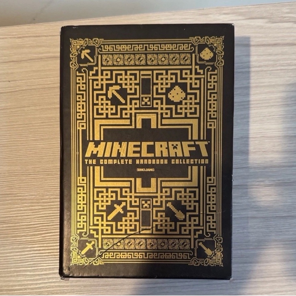 Minecraft Handbook Set - Black and Gold